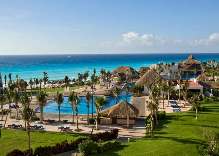 Oasis Cancun Lite