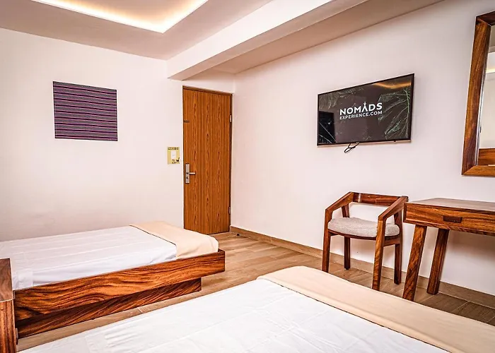 Nomads Party Hotel