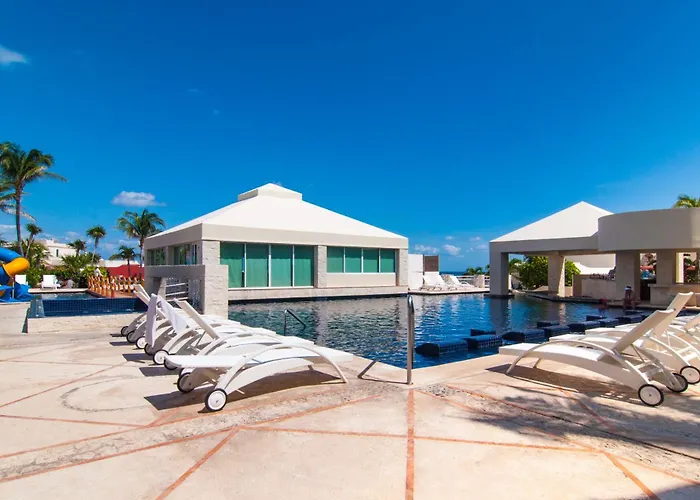 Solymar Condo Beach Resort By Casago Cancun