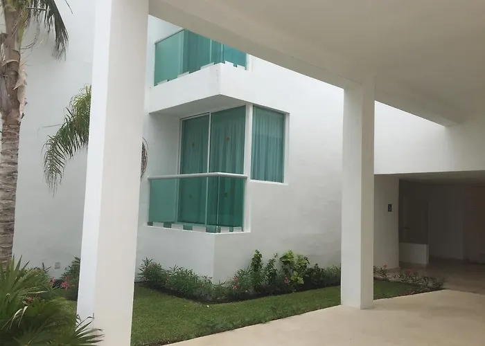 Estudios Yalmakan Cancun, Mexico